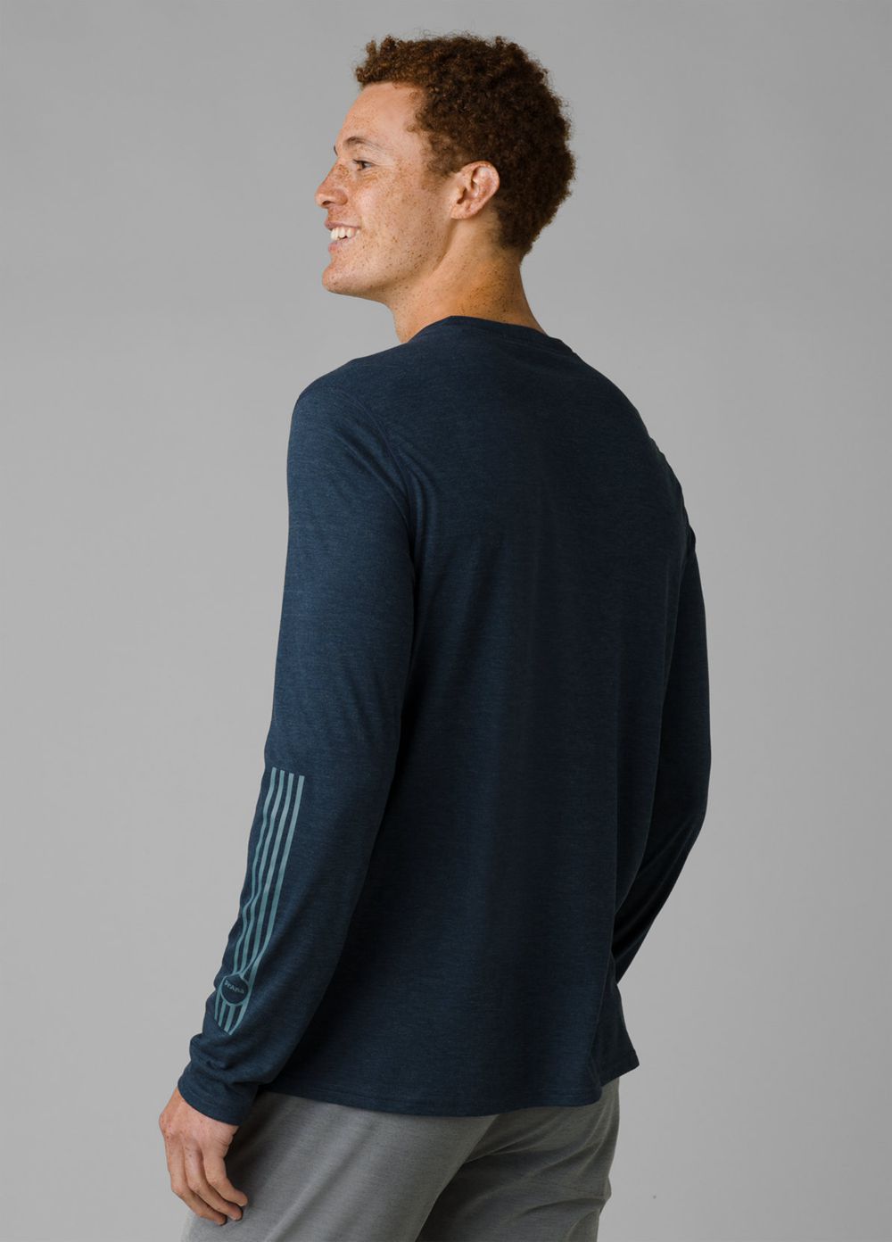 Navy Men's PrAna Prospect Heights Graphic Long Sleeve T-Shirts | VUZNLP301